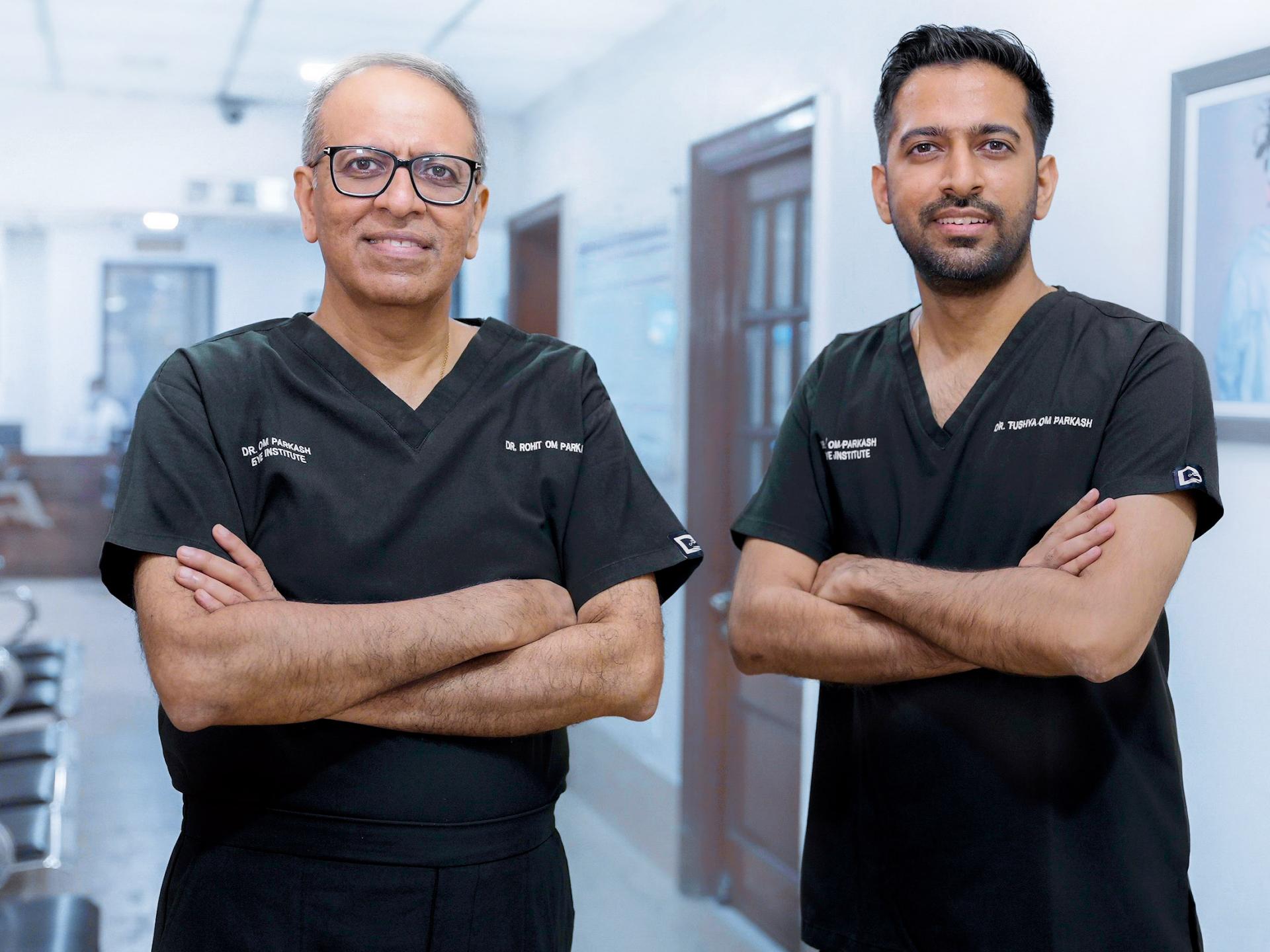 Dr. Rohit Om ParkashとDr. Tushya Om Parkash