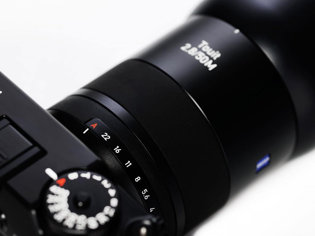 美品ZEISS Touit 2.8/50M X-mount レンズ 富士フイルム 取寄】 ZEISS Touit 2.8/50M 富士フイルムXマウント ZEISS Touit