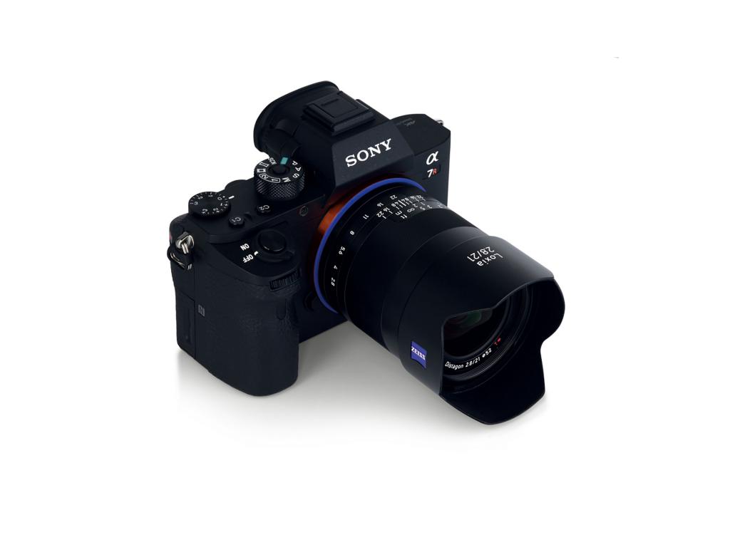 ZEISS Loxia 動画撮影向けレンズ | 小型・堅牢・金属製