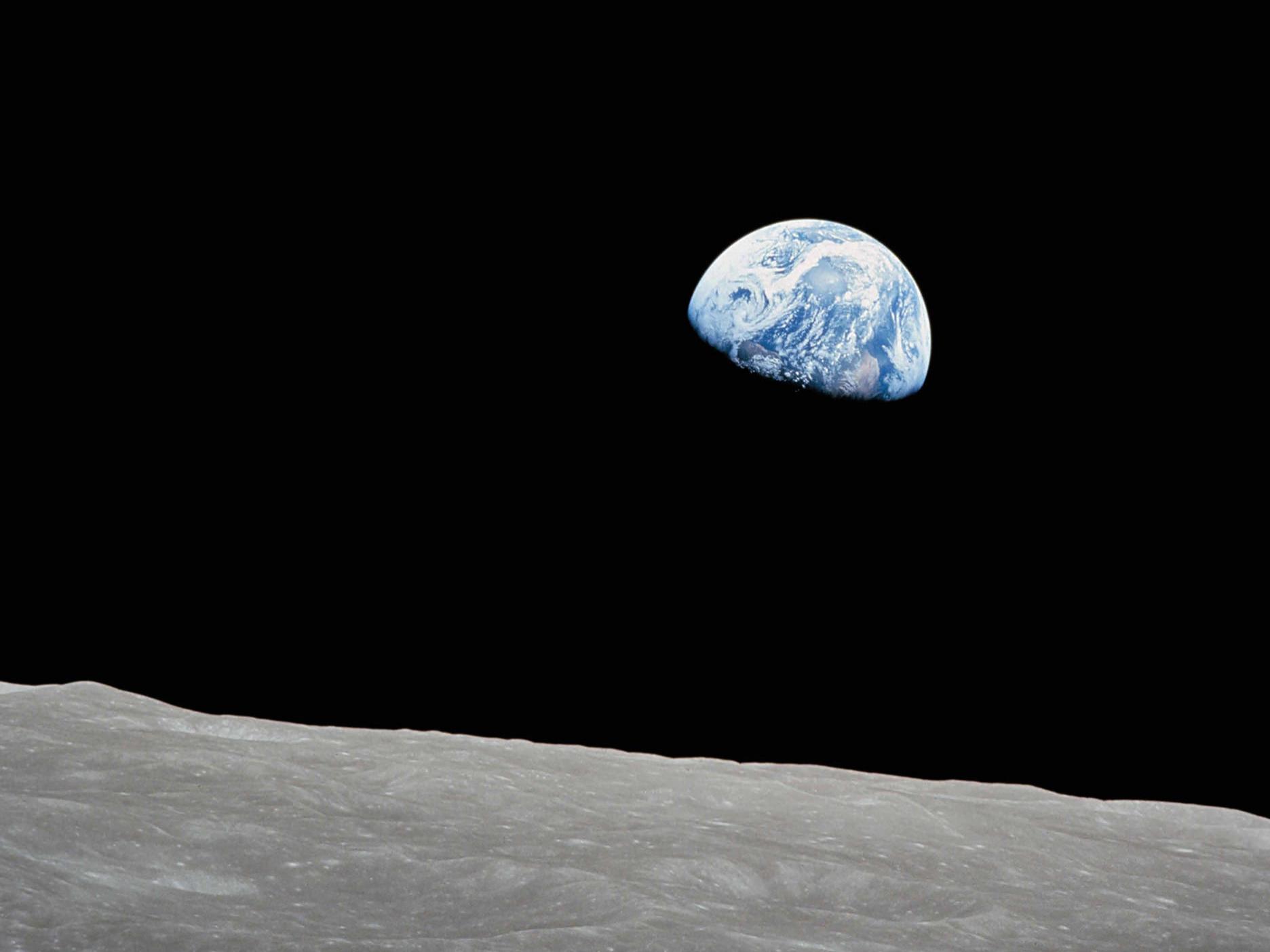 月面からの地球の眺め。
