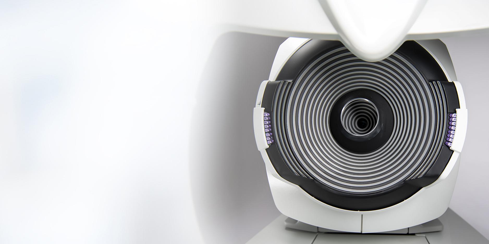 ZEISS i.Profiler plusでは最初に正確な他覚データが生成されるため、自覚測定にかかる時間を50％短縮。