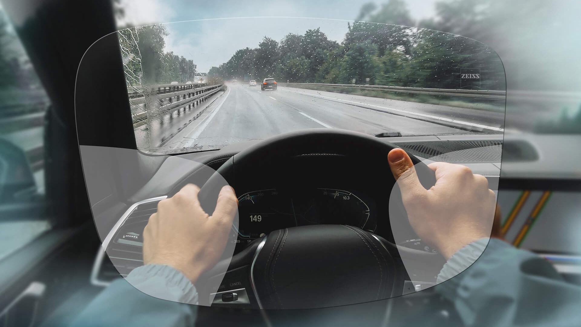 ZEISS DriveSafe 遠近両用レンズの見え方。画像は、レンズを通した光景のイメージです。 