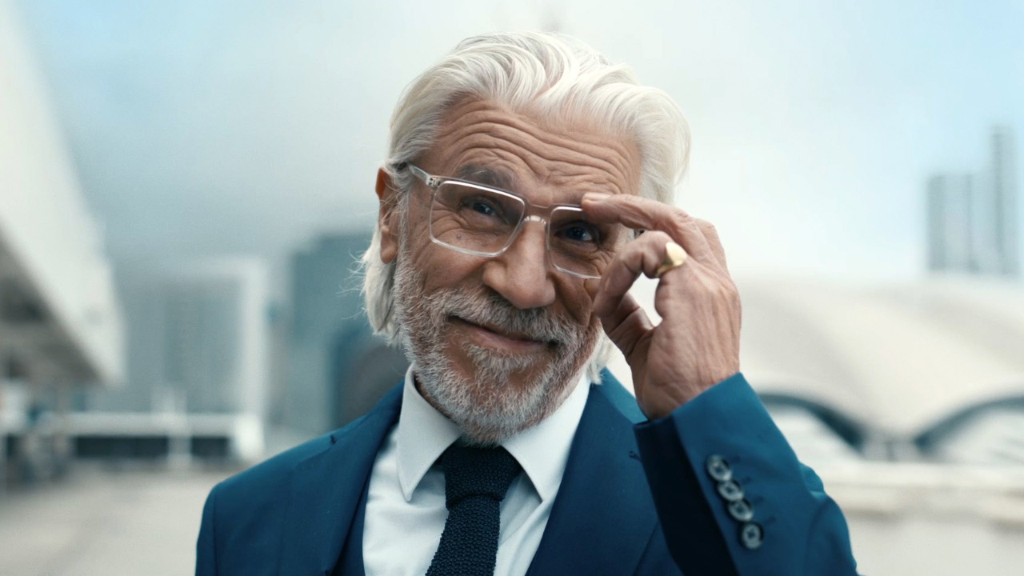 ZEISS SmartLife遠近両用レンズのメガネを装用している年配の男性